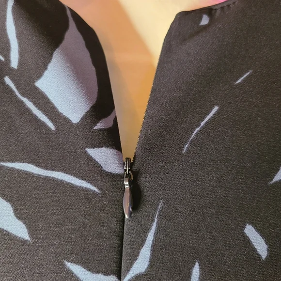 Ann Taylor navy blue & blue floral print woven fit and flare midi dress Size 6 - Picture 5 of 10